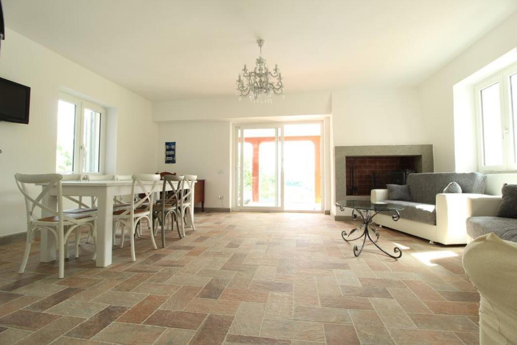 Luxury Villa Arianna Tarano Buitenkant foto